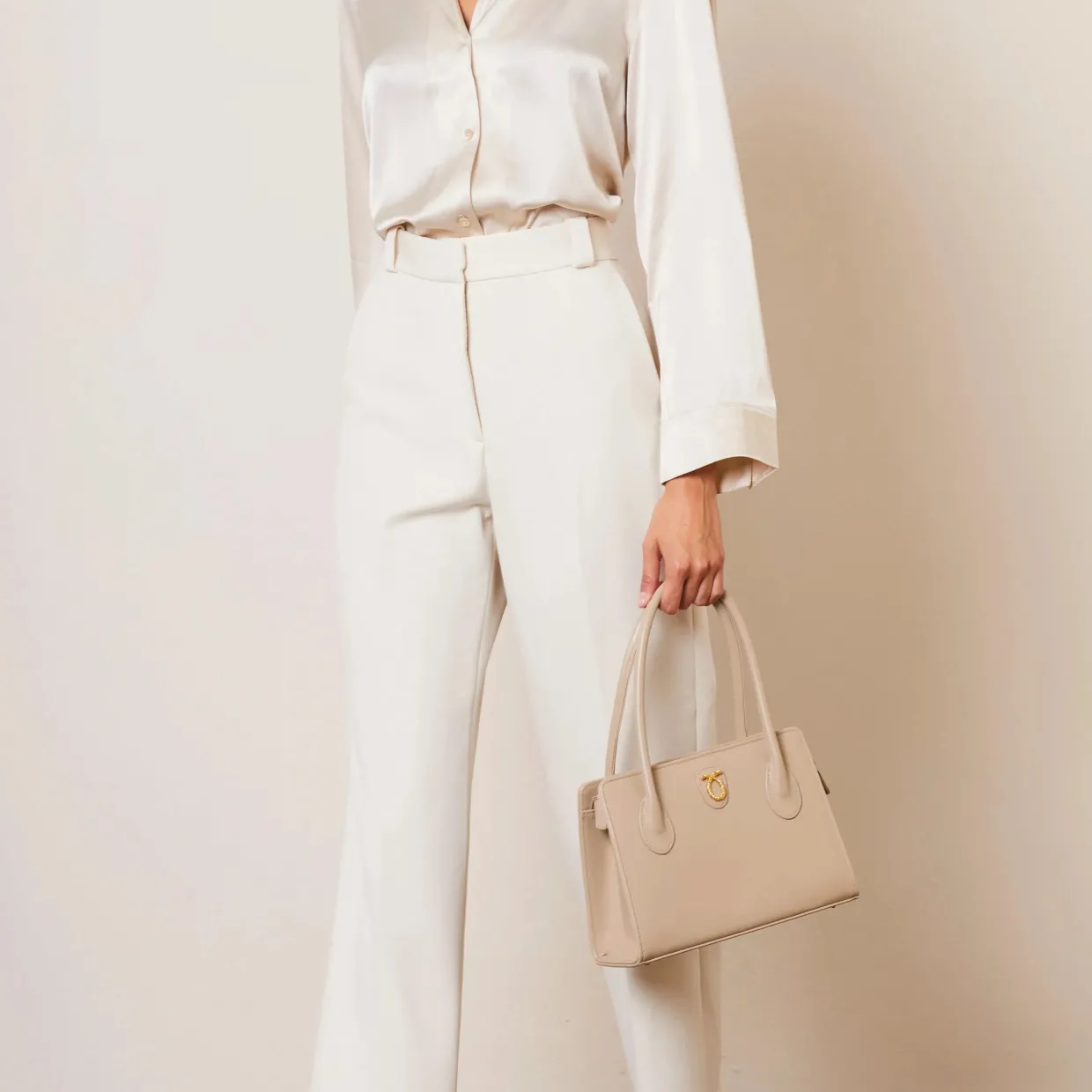 Anna – Sky blue pale (patent)